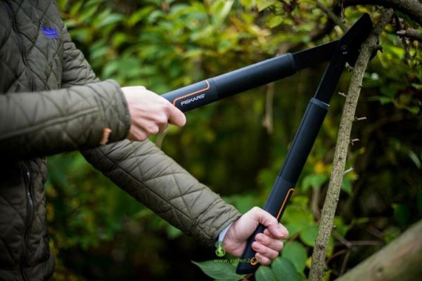Fiskars L38 Dal Budama Makası ByPass Çengelli Kafa 816mm