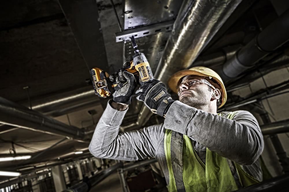 dewalt-dcf886d2-18volt-20ah-li-ion-cift-akulu-komursuz-profesyonel-darbeli-tornavida-2