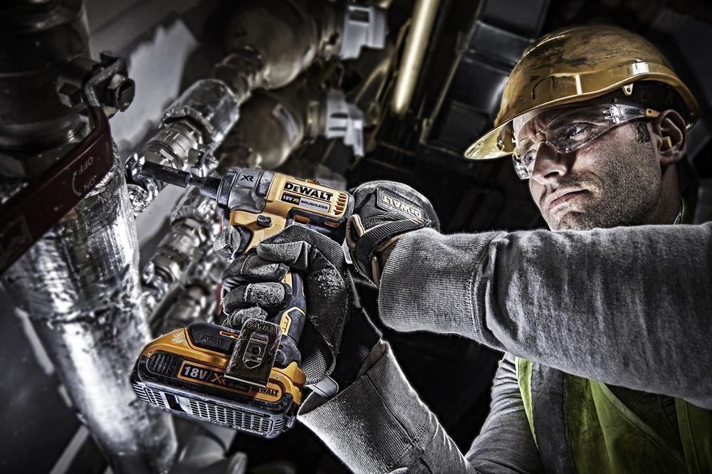 dewalt-dcf886d2-18volt-20ah-li-ion-cift-akulu-komursuz-profesyonel-darbeli-tornavida-3